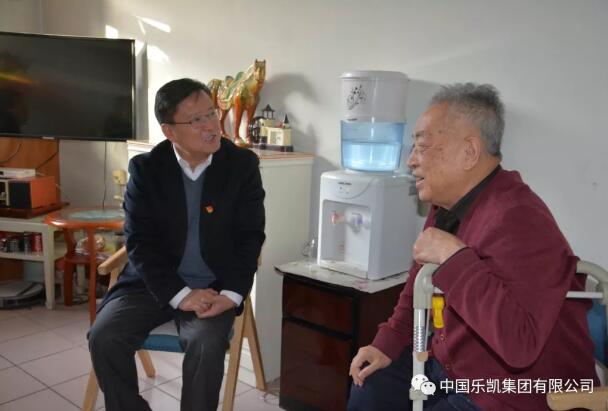 樂(lè )凱領(lǐng)導班子新春慰問(wèn)送關(guān)懷