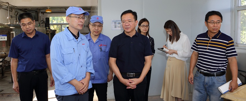2圖為侯景濱到樂(lè )凱醫療檢查指導-梁俊興攝_副本_副本.jpg