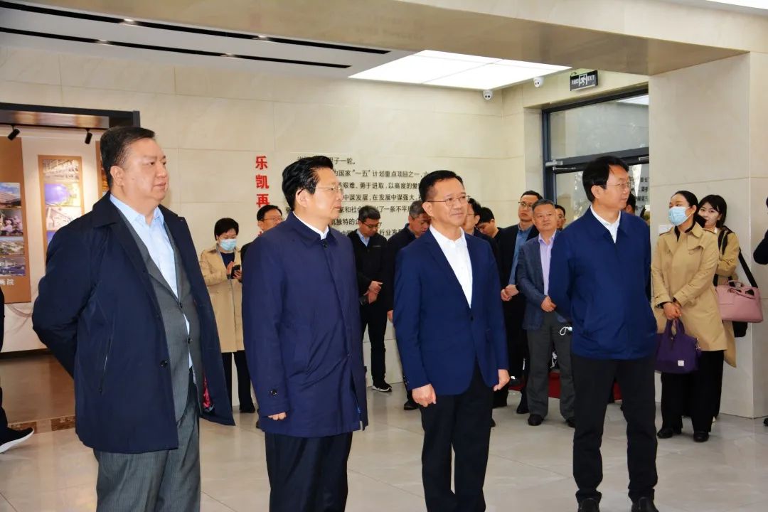 侯景濱會(huì )見(jiàn)南陽(yáng)市委書(shū)記朱是西